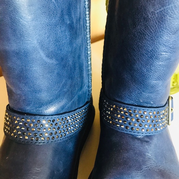 Leather Uggs boots - Picture 6 of 6